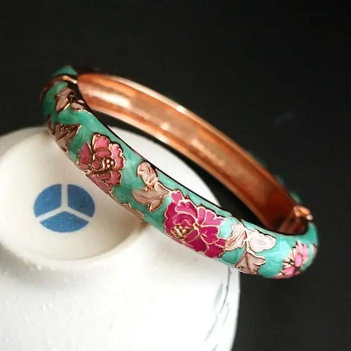 Cadeaux classiques traditionnels pour femmes et filles