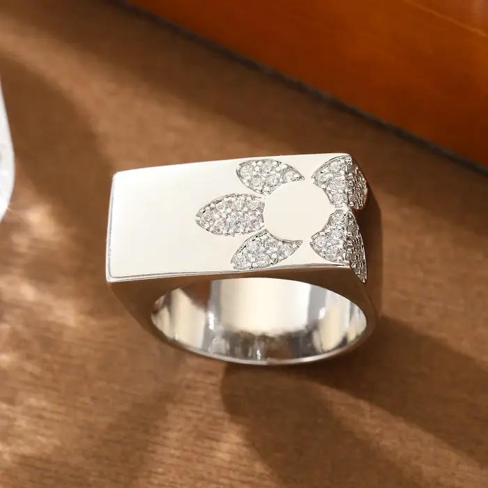 Bague en cuivre de style géométrique moderne avec incrustation florale de pierres précieuses artificielles