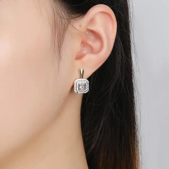 Boucles d'oreilles en zircon incrusté de conception carrée