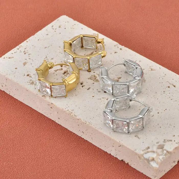 JeeMango – boucles d'oreilles carrées tendance en cristal et zircone pour femmes, en acier inoxydable, brillantes, bijoux d'anniversaire, cadeau E26066