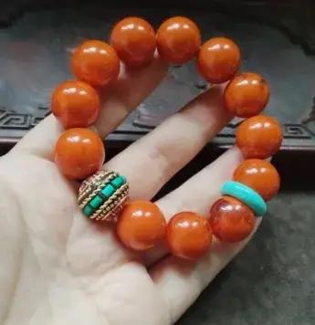 Bracelet de perles rondes orange avec intercalaire turquoise