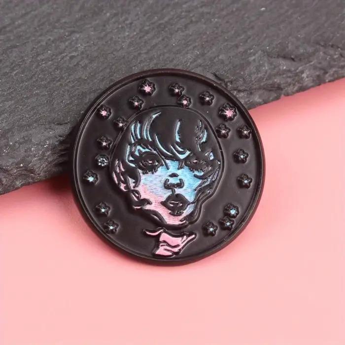 Broche en émail Galactic Muse – Portrait dégradé bleu/rose avec cheveux Stardust et accents célestes
