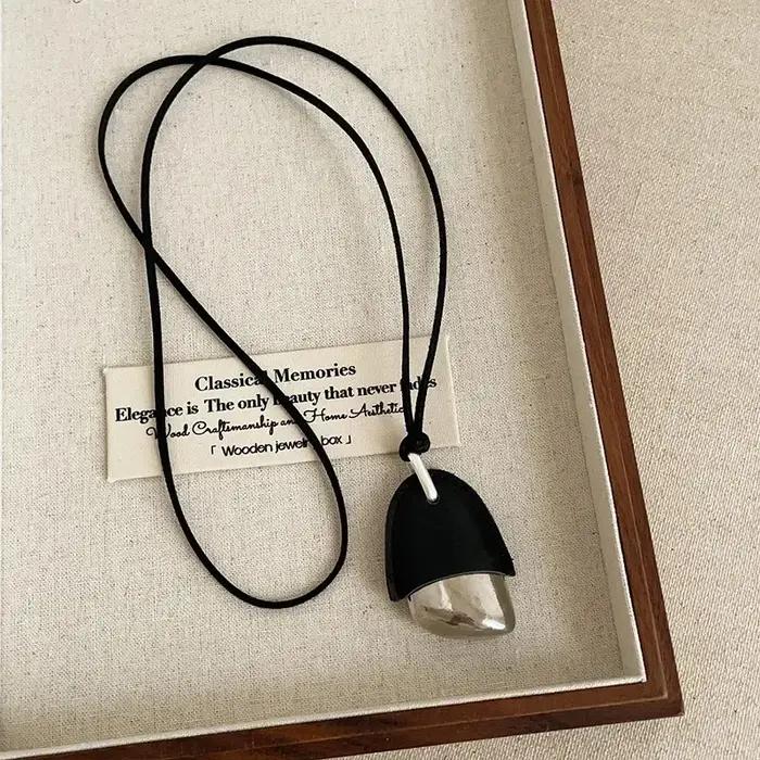 Collier ras du cou en cuir PU pour femmes