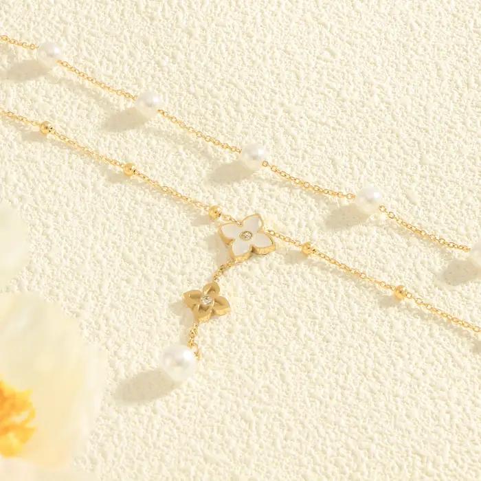 Pendentif trèfle à quatre feuilles en perles avec zircone