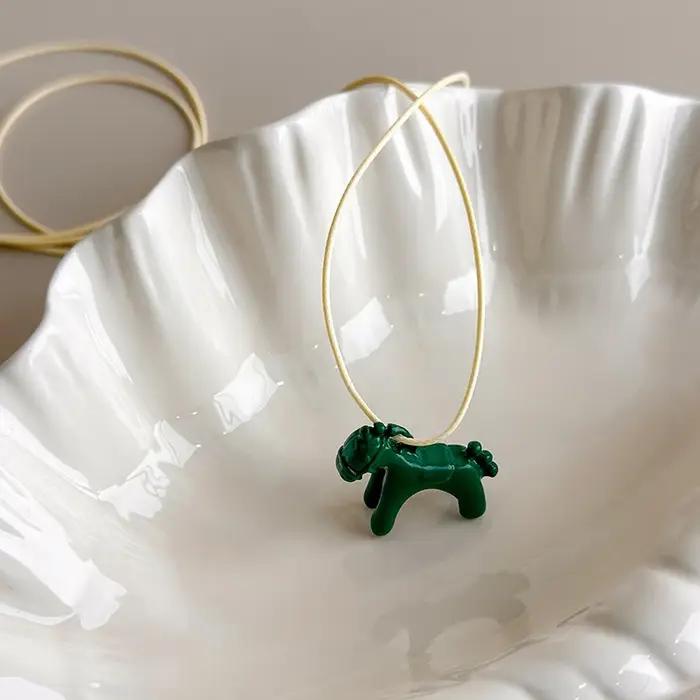Collier avec pendentif cheval coloré émaillé 3D pour femmes