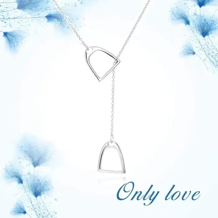 Collier de cheval en acier inoxydable pour femmes et filles avec double étrier de cheval design moderne et élégant pour cadeaux de Noël Saint Valentin Thanksgiving anniversaire et autres occasions spéciales
