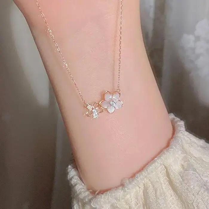 Pendentif Sakura Brillant de Luxe Bijou Femme Collier Fleurs Stéréoscopiques Tendance Haute Qualité Occasions Spéciales