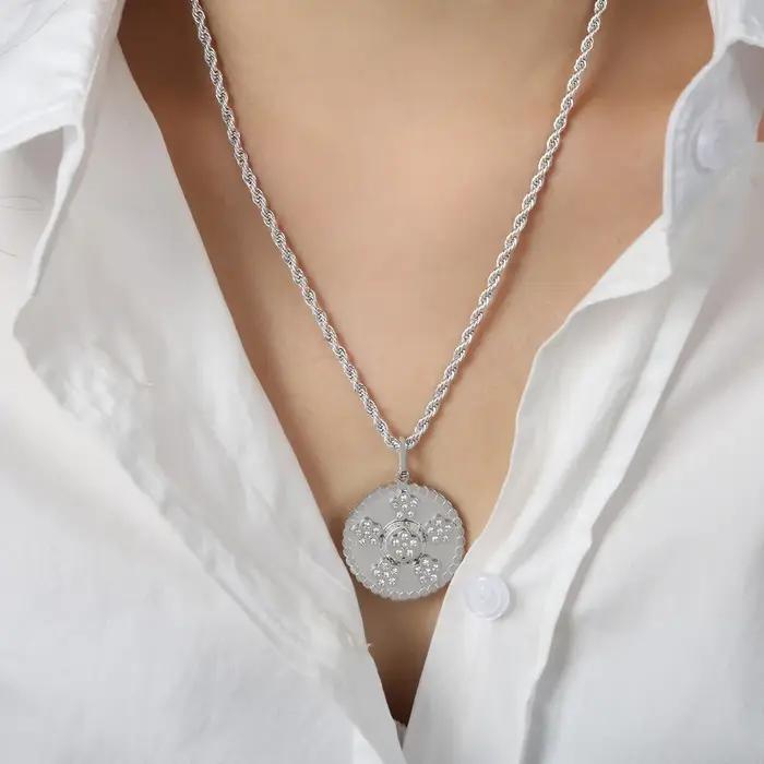 Collier pendentif rond en acier inoxydable plaqué or 18 carats avec zircon incrusté chaîne en corde pour femmes occasions spéciales