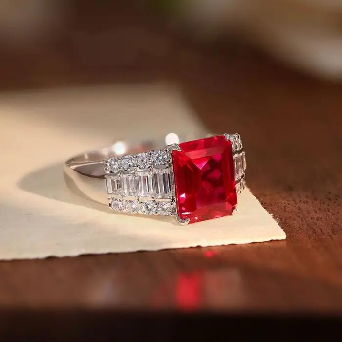 Bague LinkerLove 4CT en argent sterling S925 avec rubis taille émeraude et accent zircon