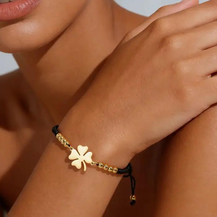 Bracelet à breloques trèfle porte-bonheur rouge noir