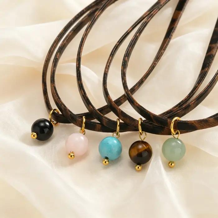 Collier ras du cou en cuir imprimé léopard avec pendentif en pierre naturelle