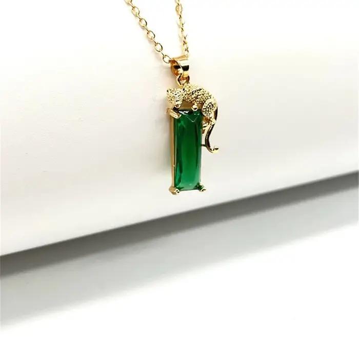 Collier de luxe à la mode incrusté de grand-mère