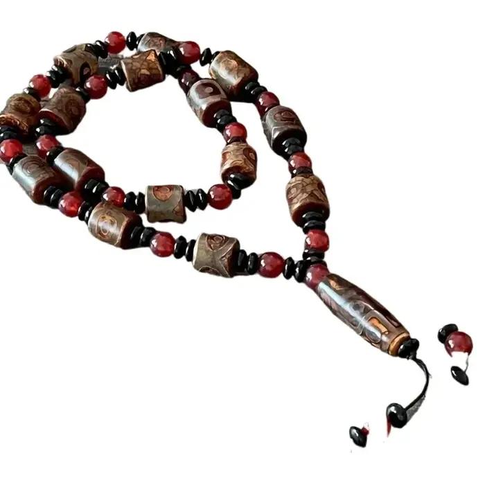 Collier pendentif Nine Eyes en calcédoine gris foncé pour femmes élégantes et mystérieuses occasions quotidiennes et spéciales