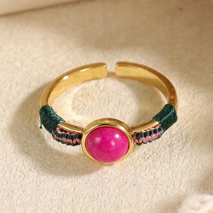 Bague en or plaqué 18 carats avec pierre rose exquise, design en fil tissé à la main, bijoux durables et hypoallergéniques pour femmes