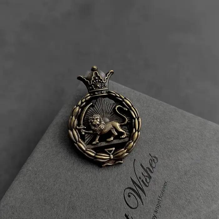 Broche couronne Lion en alliage Vintage, épingle à revers ronde pour hommes, Badge de costume, accessoire de bijoux classique