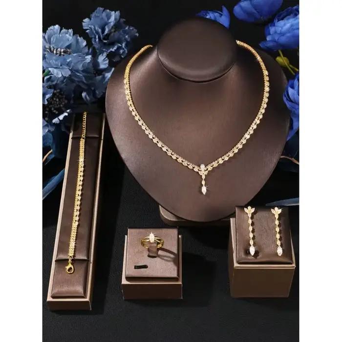 Ensemble de bijoux de mariée en strass doré élégant et luxueux pour cérémonie d'engagement et occasions spéciales femmes