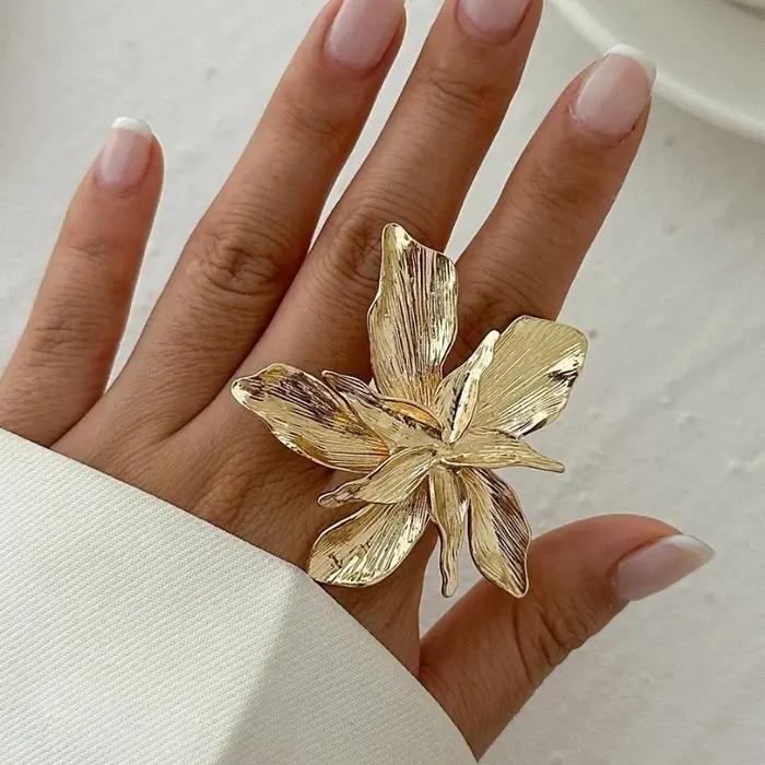 Bague Vintage à Grande Fleur Femme Design Irregular Punk Bijou Fête Cadeau Remise Diplômes Occasions Spéciales