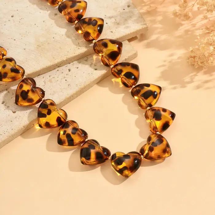 Collier ras du cou en perles à imprimé léopard pour femmes