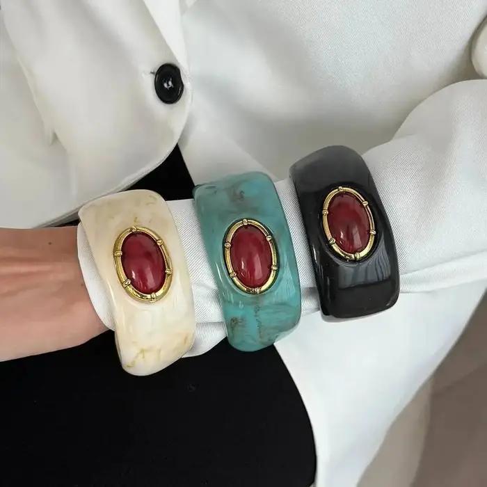 Bracelet manchette en résine acrylique géométrique irrégulier Lacteo Bohemia pour femmes