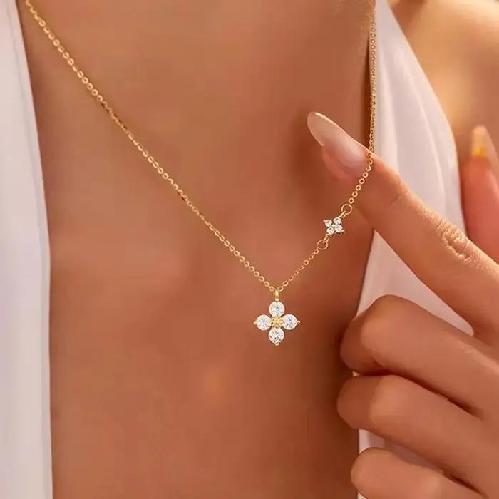 Collier pendentif double trèfle à quatre feuilles porte-bonheur pour femme