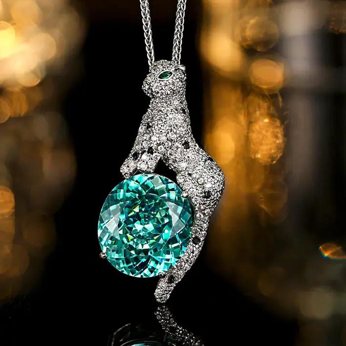 Colliers de luxe rétro avec pendentif léopard Tourmaline verte pour femmes