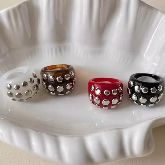 Nouvelle bague punk irrégulière à rivets, épaisse et géométrique, en résine lisse vintage, idéale pour les cadeaux