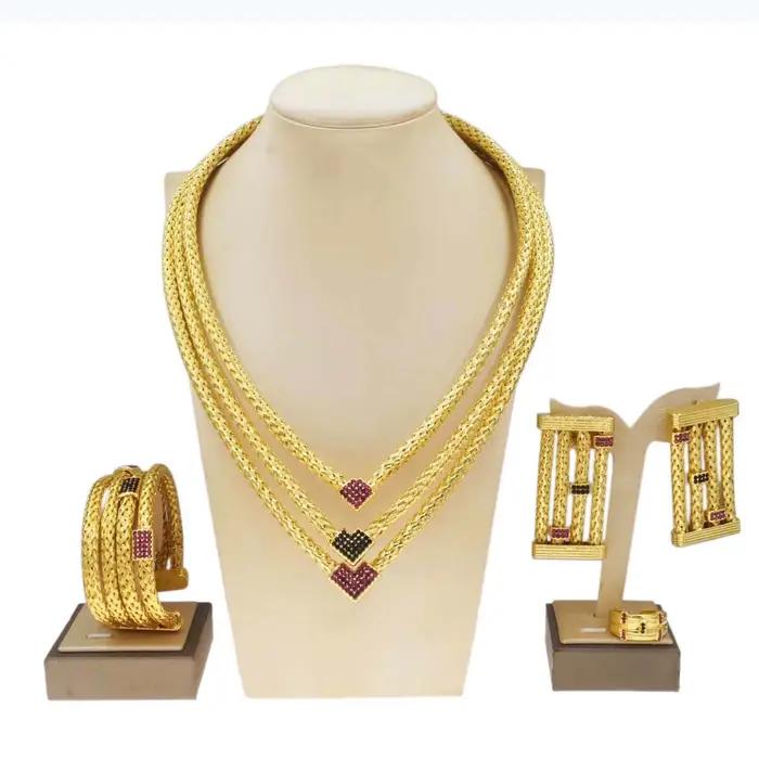 Ensemble de bijoux plaqués or 24 carats pour femme avec collier, boucles d'oreilles, bracelet et bague pour occasions spéciales comme le mariage et le banquet