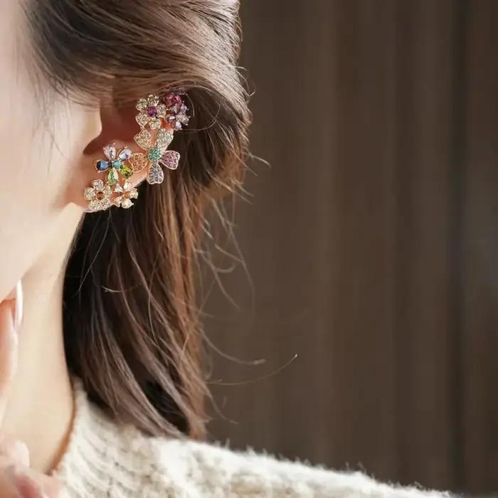 Boucles d'oreilles élégantes et colorées en forme de fleurs