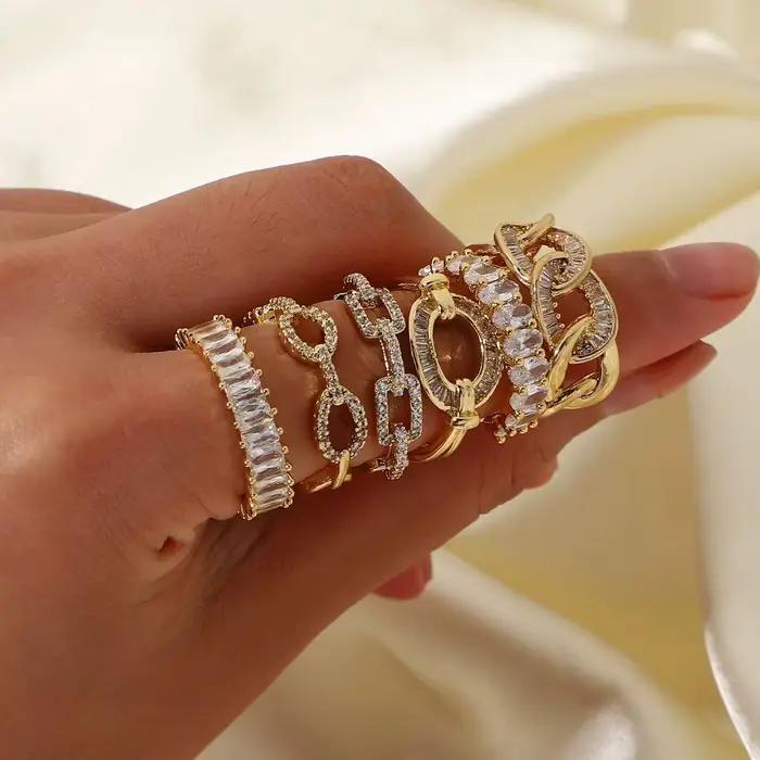 Bague en acier inoxydable sertie de zircone cubique élégante et audacieuse pour femmes occasions spéciales et cérémonies