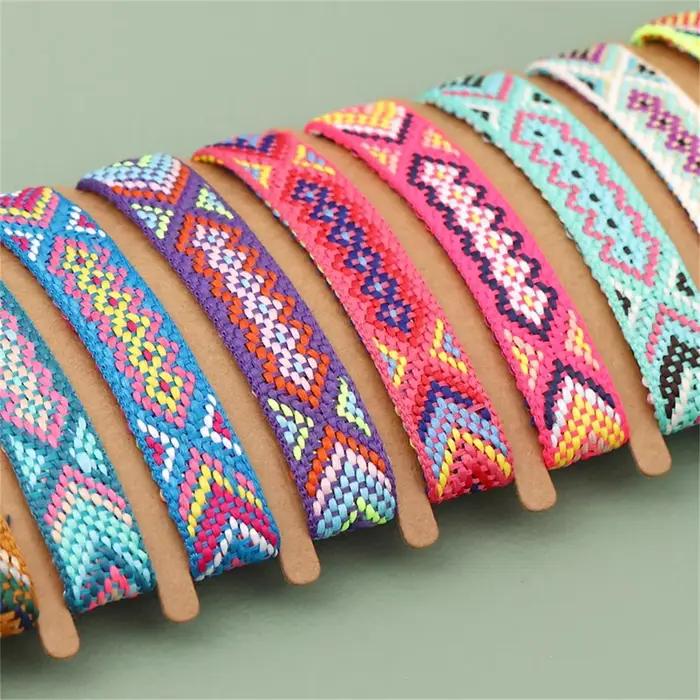 Bracelet d'amitié tissé manuel ensemble de 12 pièces ajustables pour enfants filles et hommes cadeau amical ocassions spéciales coton ajustable entretien facile