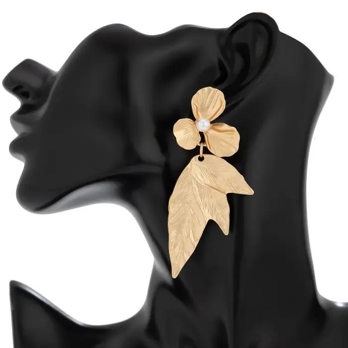 Boucles d'oreilles pendentif feuille créative de style gothique, boucles d'oreilles fleur dorée vintage, cadeaux de fête et de banquet à la mode
