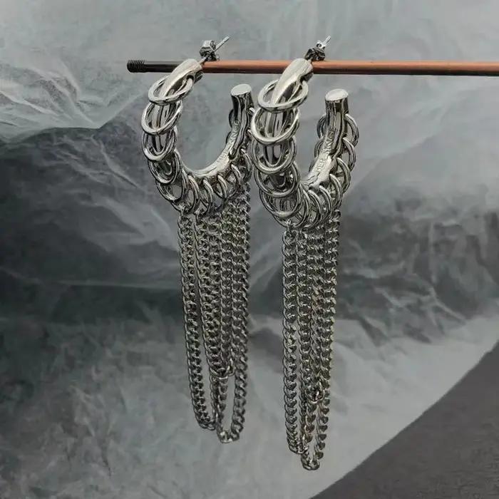 Boucles d'oreilles à longues franges exagérées