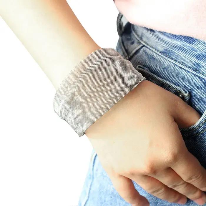 Bracelet en maille d'acier inoxydable large en métal couleur argent