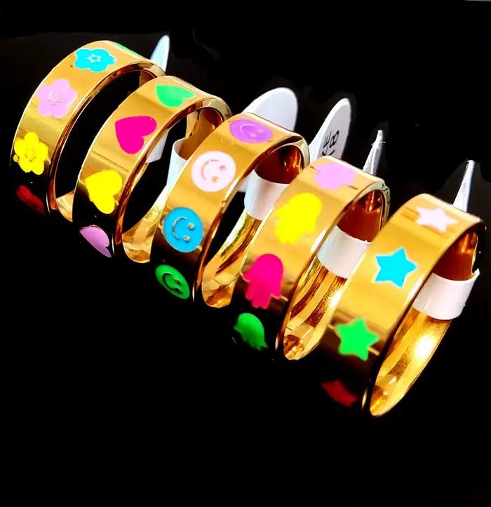 Lot de 20 bagues pour femmes, plaquées or, 6 mm, motif coloré, tendance, pour fêtes, assortiment var