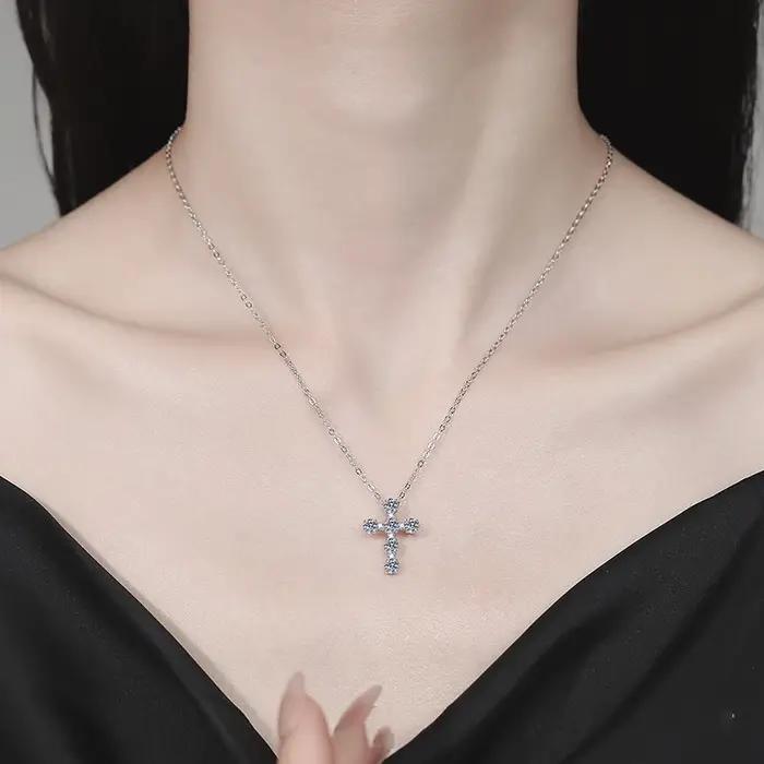 Collier pendentif croix entièrement serti de diamants LioraGem