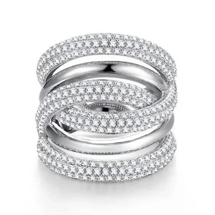 Grande bague faite à la main en or blanc