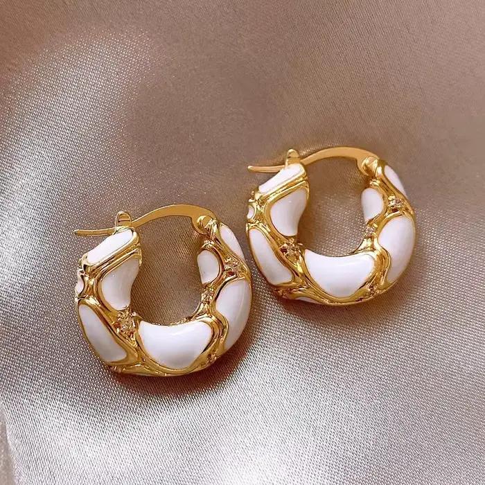 Petites boucles d'oreilles créoles pour femmes, couleur émail, Texture métallique, plaqué or, boucle d'oreille, bijoux créatifs, cadeaux, nouvelle collection 2024