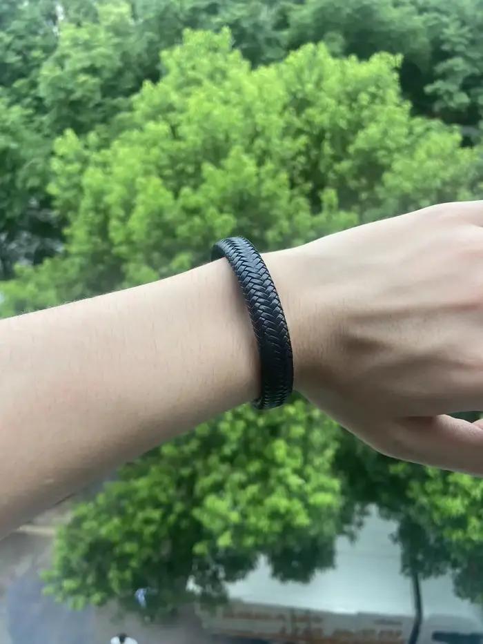 Bracelet en cuir noir PU pour hommes avec fermeture magnétique élégant et robuste pour tous les jours et occasions spéciales