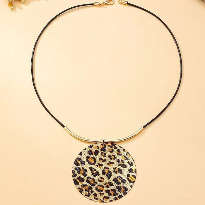 Collier pendentif géométrique exagéré pour femmes