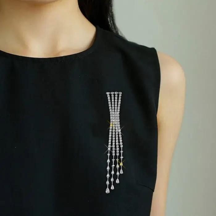 Broche longue à pampilles en cristal pour femmes