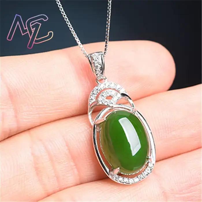 Collier en jade vert naturel talisman sculpté élégant pour femmes occasions spéciales bijou de luxe