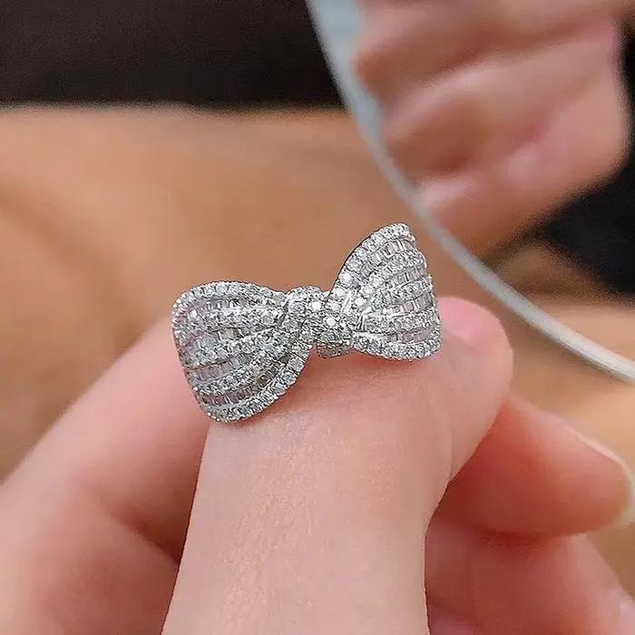Huitan – bague fantaisie avec nœud éblouissant