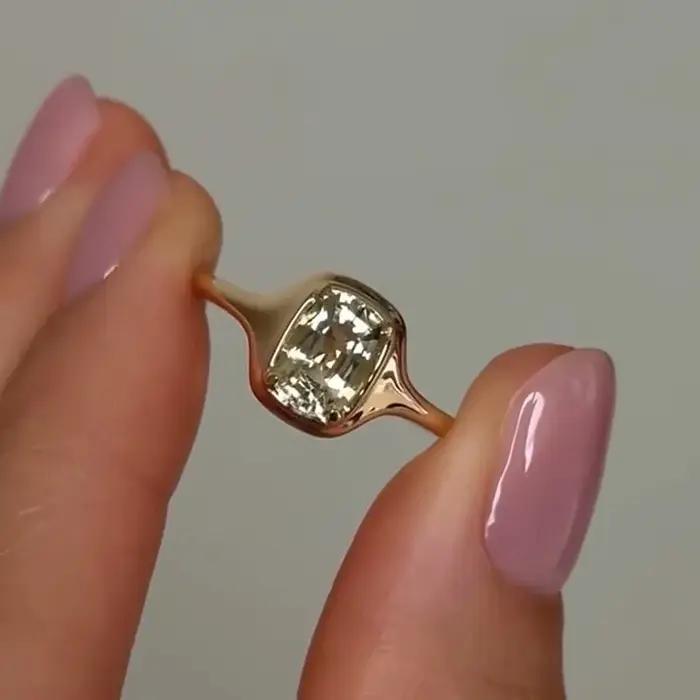 Bagues classiques minimalistes carrées en diamants jaunes scintillants pour femmes