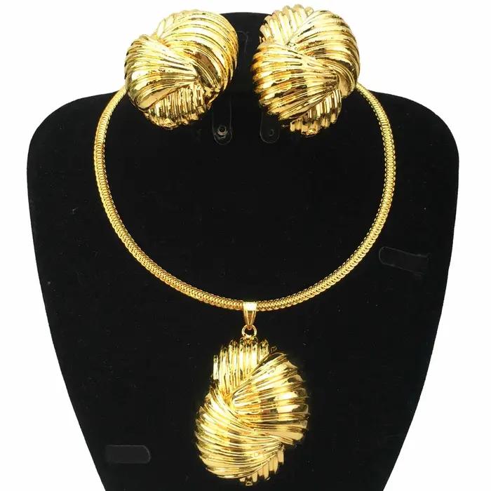 Grands ensembles de pendentifs énormes pour femmes
