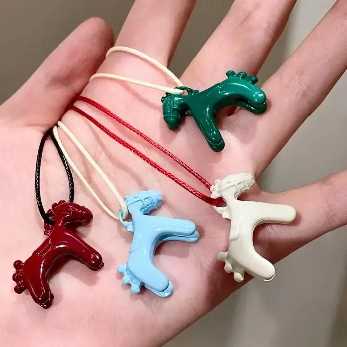 Pendentif cheval porte-bonheur bijou de fête hyfad collier chaîne corde occasion spéciale nouveau style vendange
