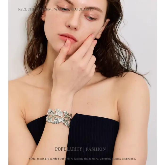 Bracelets en acier inoxydable design rétro moderne pour femmes occasions spéciales cadeaux de mode
