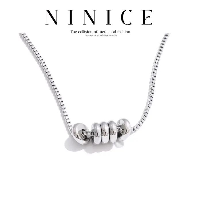 Collier NiNice en acier inoxydable avec zirconia dorée pour femmes élégantes et sportives pour diverses occasions sociales