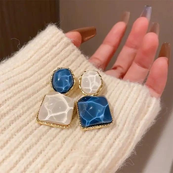 Boucles d'oreilles pendantes carrées violettes en résine pour femmes