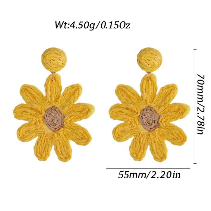 Boucles d'oreilles bohèmes faites à la main en raphia tressé avec fleurs pour femme