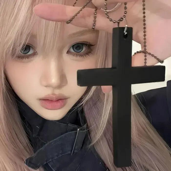 Collier croix américaine pour fille épicée